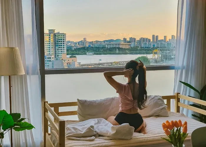 Fall In The View Apartment